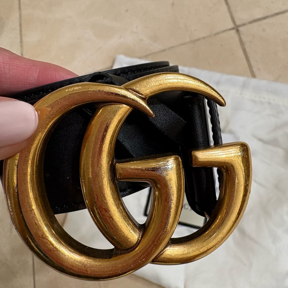 Authentic Gucci Black Leather Belt with Gold Buckle - Picture 2 of 4